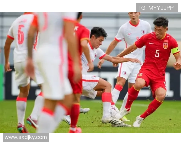 香港足球明星队闪耀登场展现风采引领球迷热潮 香港足球明星队闪耀登场展现风采引领球迷热潮